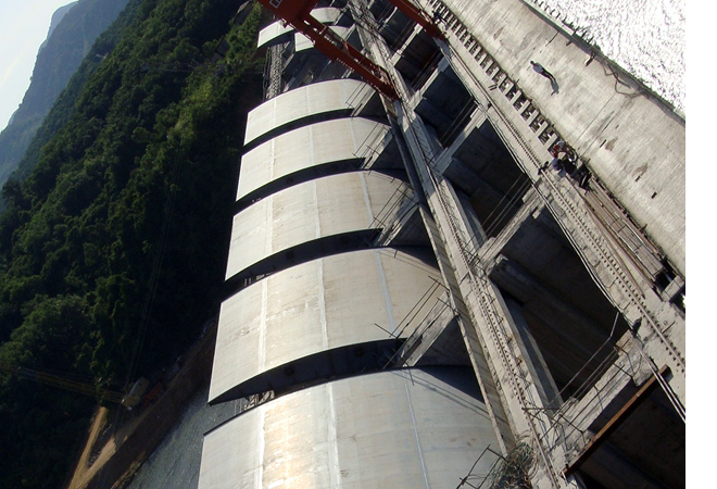 超大型弧形閘門安裝后調試